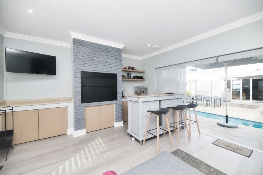 4 Bedroom Property for Sale in Hemel en Aarde Estate Western Cape